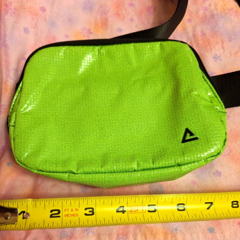 NWOT Rareform ZION SLING BAG, BRIGHT GREEN